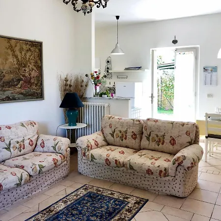 Le Camelie By Interhome בית נופש מונטיניוזו