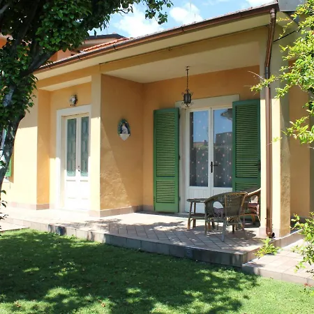 Le Camelie By Interhome מונטיניוזו