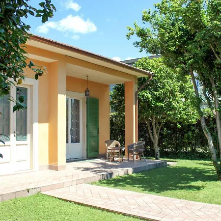 בית נופש Le Camelie By Interhome מונטיניוזו